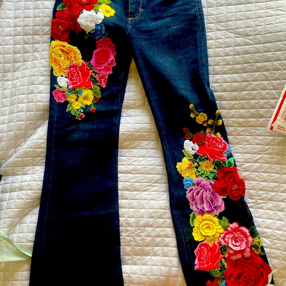 Josefina by Vero Solís hand embroidered jeans.